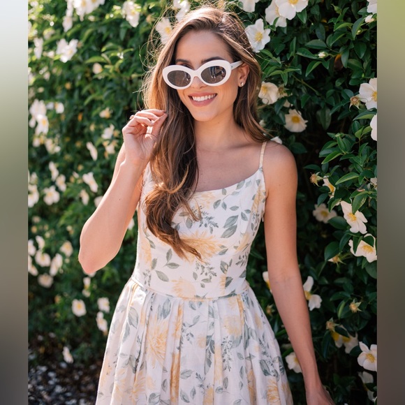 ✨RARE✨ GAL MEETS GLAM Abigail Painted Aster Fit & Flare Dress in Ecru White - Picture 5 of 13